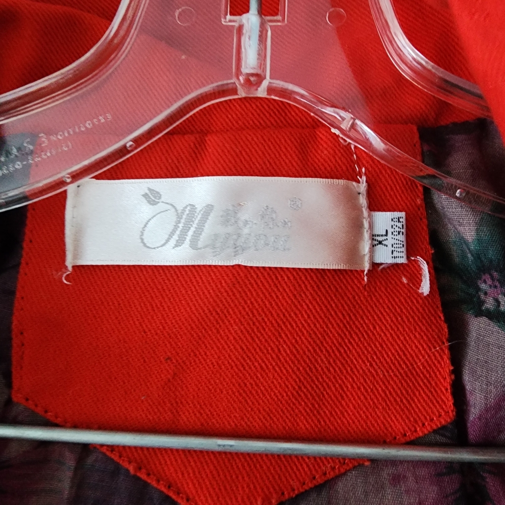 Embroidered Red Hooded Vest - Picture 4 of 4